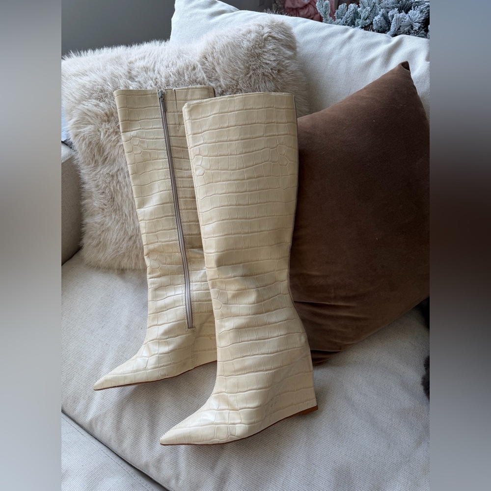 SCHUTZ Cream Croc-Embossed Heeled Boots